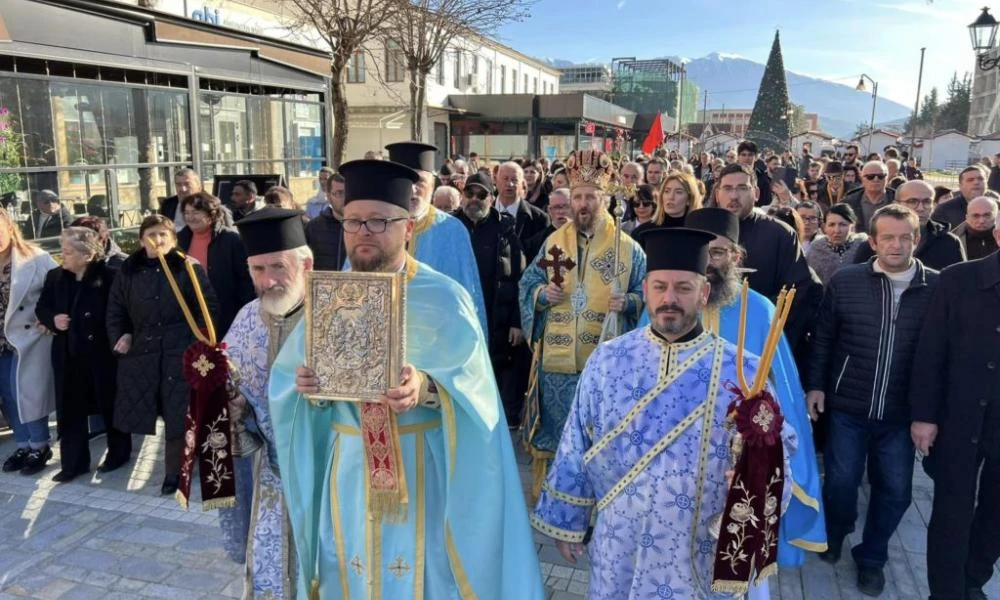 Με προσευχές για τον Αρχιεπίσκοπο Αναστάσιο εορτάστηκαν τα Θεοφάνεια στην Αλβανία (βίντεο και εικόνες)